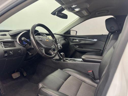 Summit White 2019 Chevrolet Impala 1LT