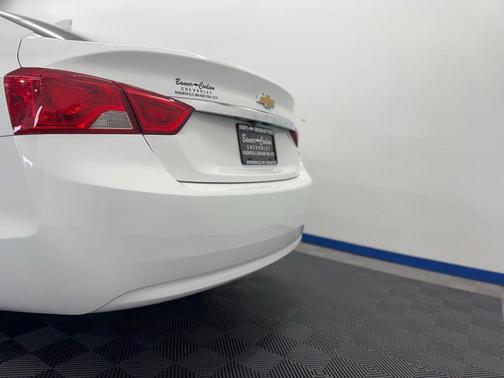 Summit White 2019 Chevrolet Impala 1LT
