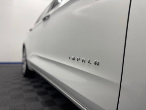 Summit White 2019 Chevrolet Impala 1LT