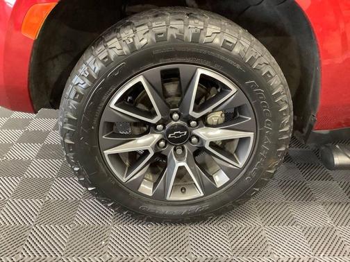 Cherry Red Tintcoat 2021 Chevrolet Suburban 4WD Z71
