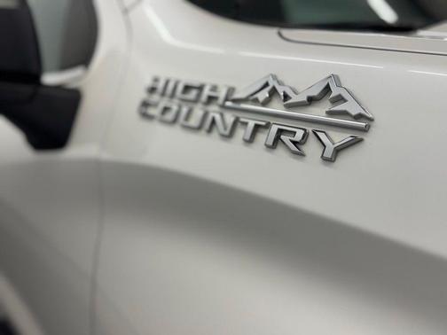 Iridescent Pearl Tricoat 2019 Chevrolet Silverado 1500 High Country