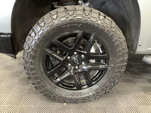 Sterling Gray Metallic 2024 Chevrolet Silverado 1500 LT Trail Boss