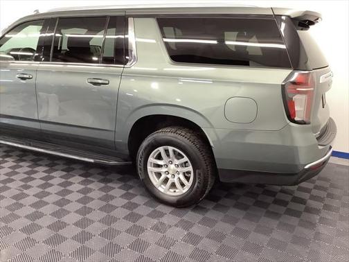 2023 Chevrolet Suburban LT