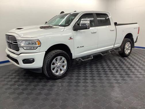 2023 RAM 2500 Laramie Crew Cab 4x4 6'4' Box