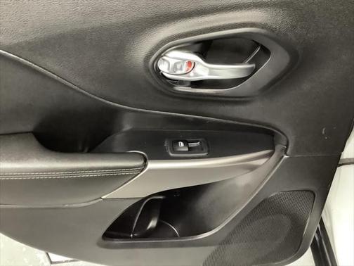 Bright White Clearcoat 2019 Jeep Cherokee Limited