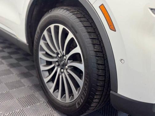 White Metallic 2022 Lincoln Aviator Reserve AWD