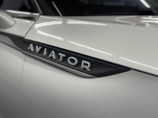 White Metallic 2022 Lincoln Aviator Reserve AWD