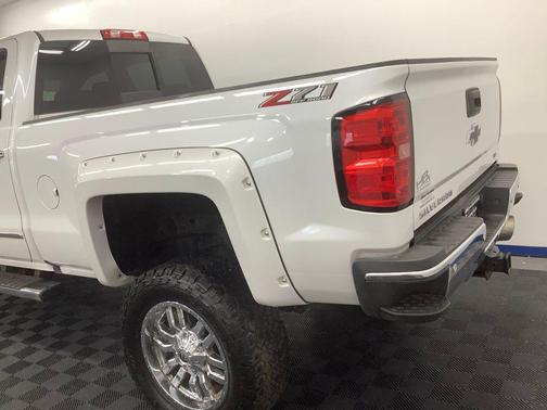 Iridescent Pearl Tricoat 2019 Chevrolet Silverado 2500 LTZ