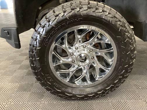 Iridescent Pearl Tricoat 2023 Chevrolet Silverado 2500 LTZ