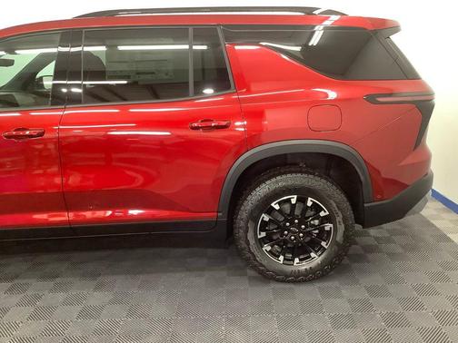Radiant Red Tintcoat 2026 Chevrolet Traverse AWD Z71