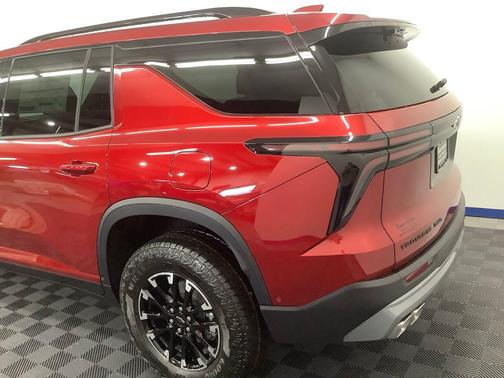 Radiant Red Tintcoat 2026 Chevrolet Traverse AWD Z71