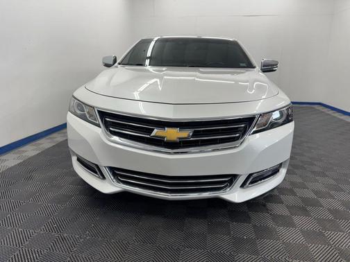 Iridescent Pearl Tricoat 2017 Chevrolet Impala Premier 2LZ