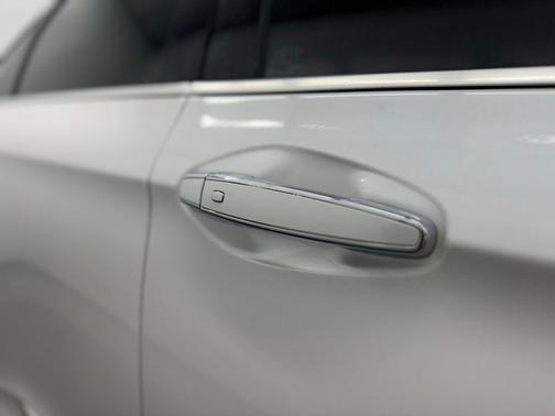Iridescent Pearl Tricoat 2017 Chevrolet Impala Premier 2LZ