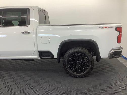 Summit White 2026 Chevrolet Silverado 2500 LTZ