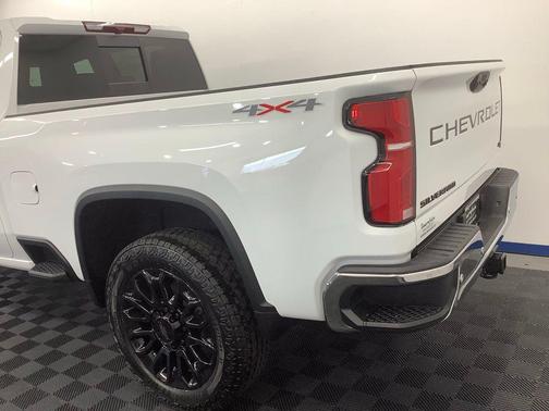 Summit White 2026 Chevrolet Silverado 2500 LTZ