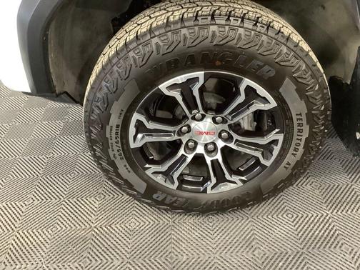 2023 GMC Canyon AT4