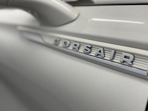 Pristine White Metallic Tri-Coat 2022 Lincoln Corsair Reserve
