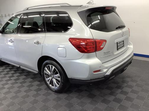 2019 Nissan Pathfinder SL