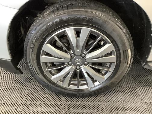 2019 Nissan Pathfinder SL