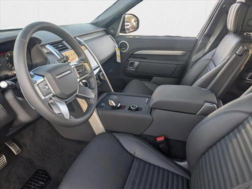 Fuji White 2025 Land Rover Discovery P360 Dynamic SE