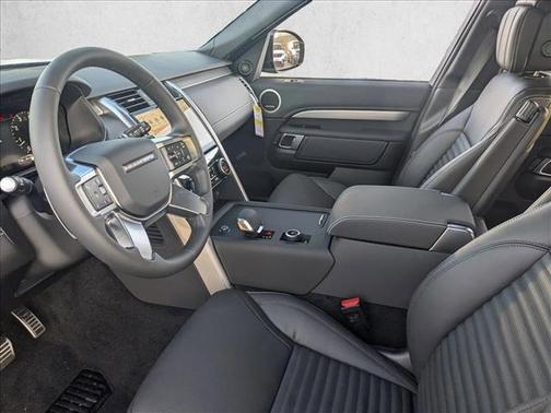 Fuji White 2025 Land Rover Discovery P360 Dynamic SE