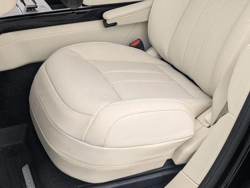 2025 Land Rover Range Rover P400 SE