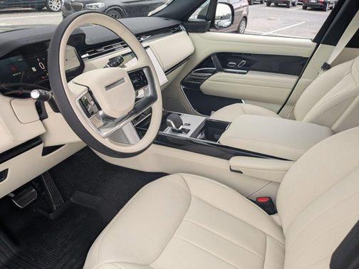 2025 Land Rover Range Rover P400 SE