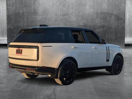 2025 Land Rover Range Rover P530 SE