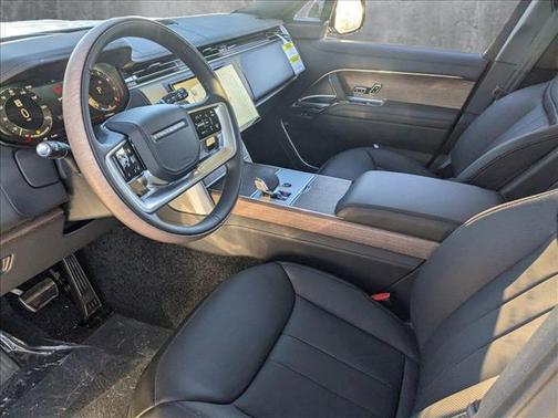 2025 Land Rover Range Rover P530 SE