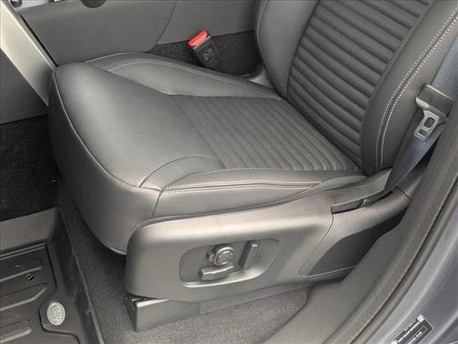 2025 Land Rover Discovery P300 S
