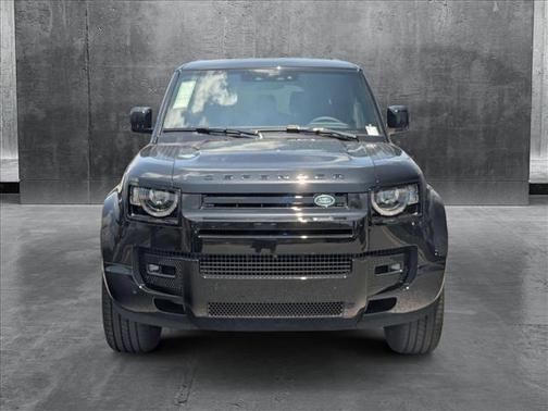 2025 Land Rover Defender 130 P400 X-Dynamic SE