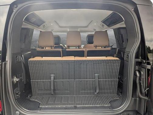 2025 Land Rover Defender 110 P300