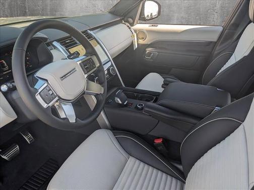 2024 Land Rover Discovery P360 Metropolitan Edition