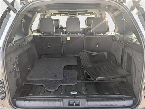 2024 Land Rover Discovery P300 Dynamic SE