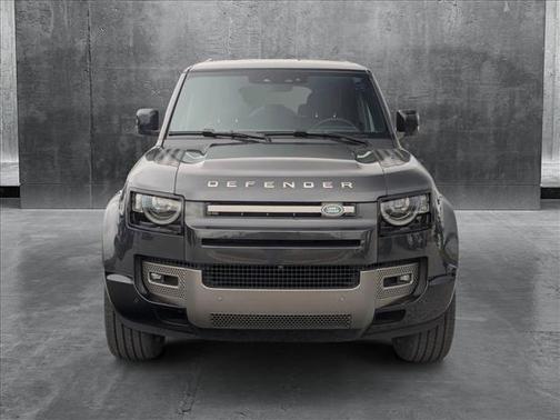 2025 Land Rover Defender 130 P400 X-Dynamic SE
