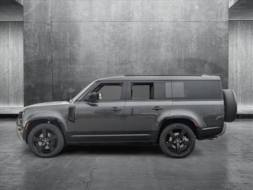 2025 Land Rover Defender 130 P400 X-Dynamic SE