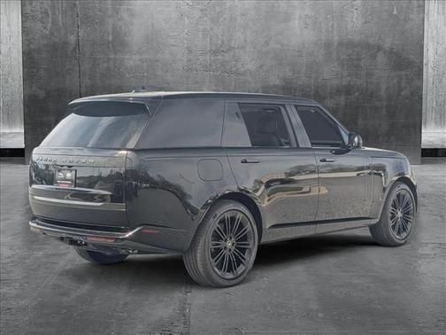 2025 Land Rover Range Rover P530 SE 7 Seat