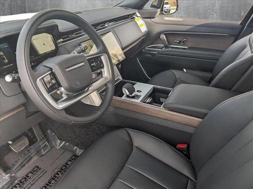 2025 Land Rover Range Rover P530 SE