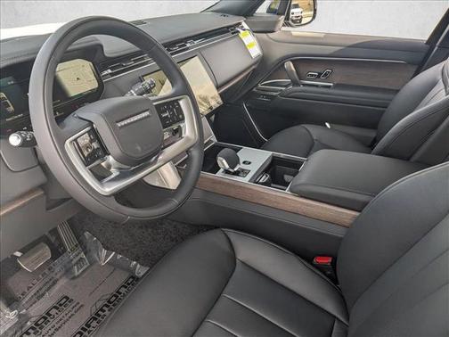 2025 Land Rover Range Rover P530 SE