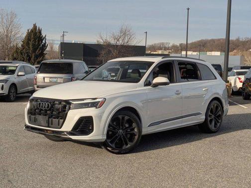 2025 Audi Q7 55 Premium Plus