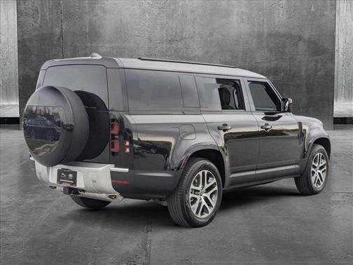 2025 Land Rover Defender 130 P400 S