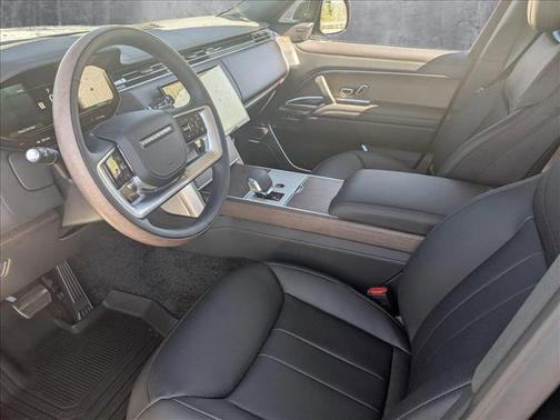2025 Land Rover Range Rover P530 SE 7 Seat