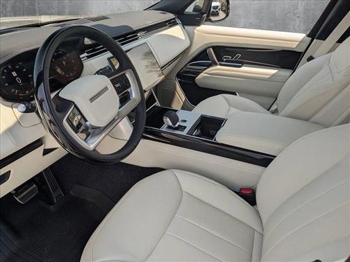 2025 Land Rover Range Rover P400 SE 7 Seat