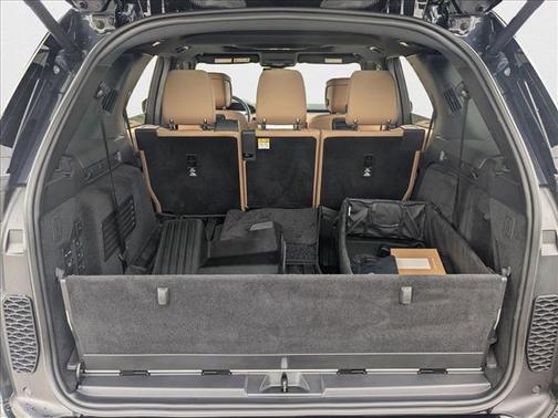 2024 Land Rover Discovery P360 Metropolitan Edition