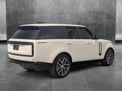 2025 Land Rover Range Rover P550e SE