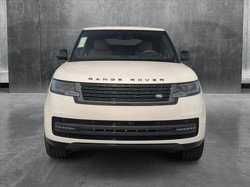 2025 Land Rover Range Rover P550e SE
