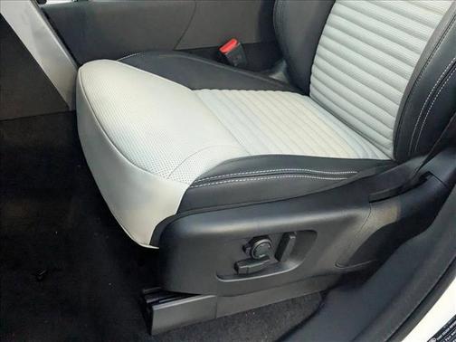 2025 Land Rover Discovery P360 Dynamic SE