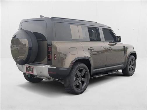 2025 Land Rover Defender 110 P300