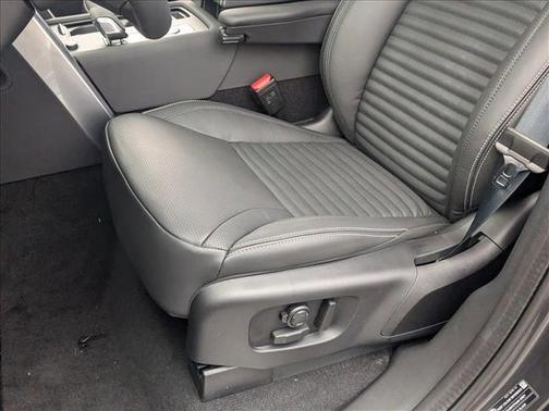 Carpathian Grey Premium Metallic 2025 Land Rover Discovery P360 Dynamic SE