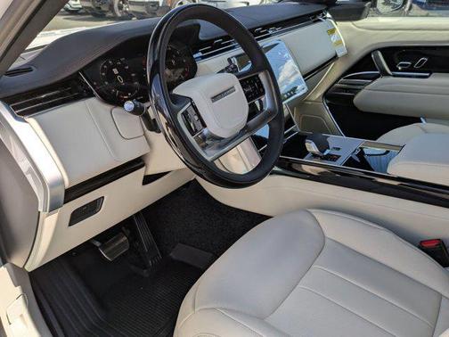 2025 Land Rover Range Rover P400 SE